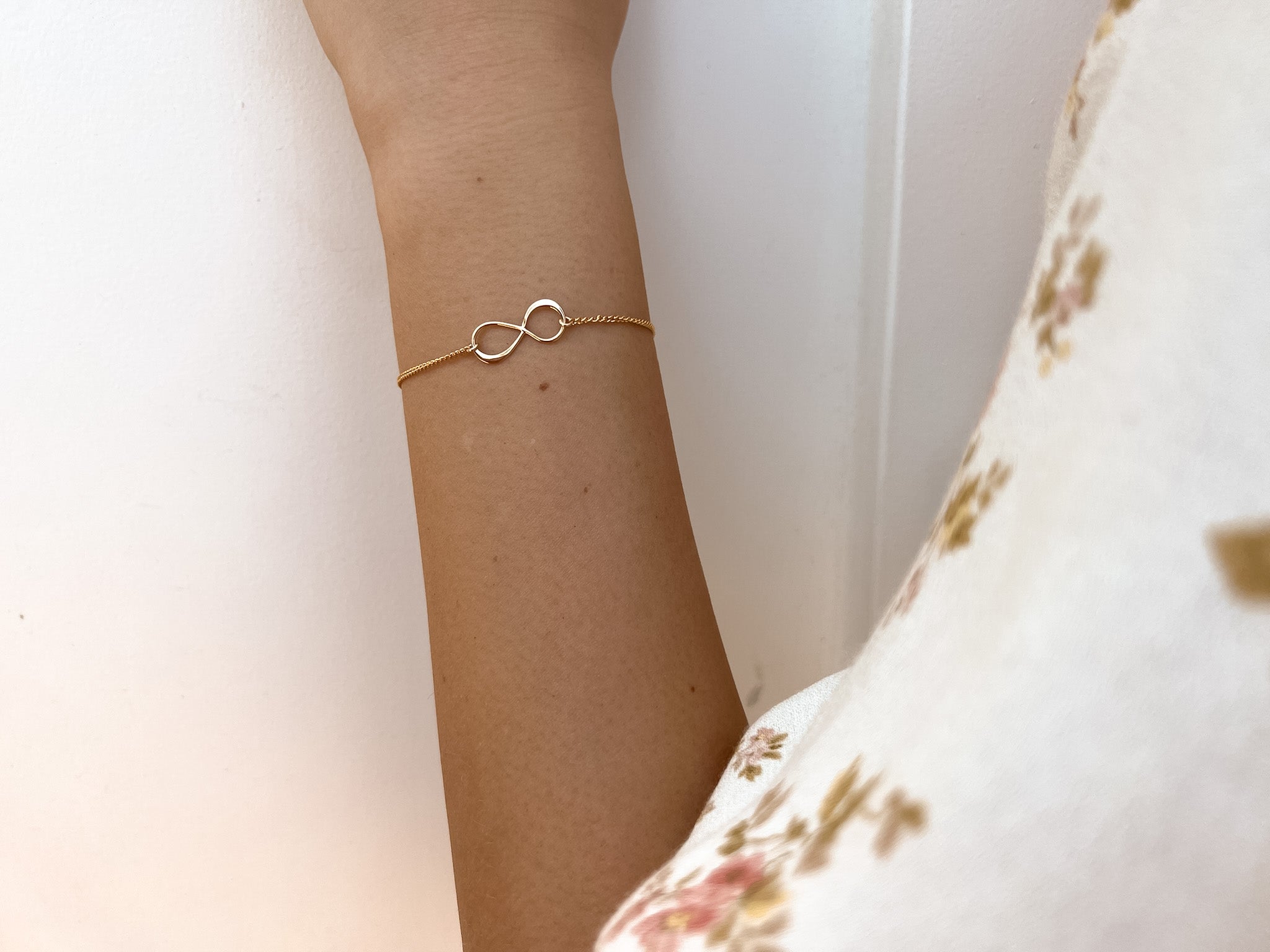 Double infinity symbol bracelet in rhodium plated sterling silver with  black cubic zirconia | Laval Europe